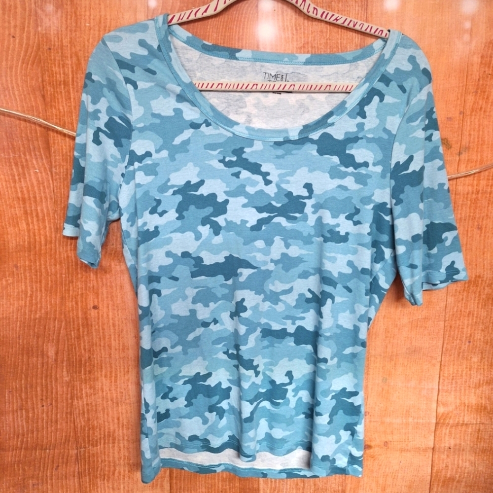 Time and tru size large blue camo t-shirt